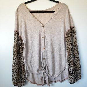 Botanique thermal leapord print top, size small